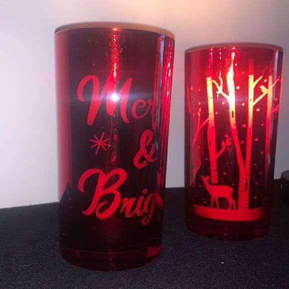 Beautiful Winter Holiday Candle 9.5 oz. - Picture 2 of 7